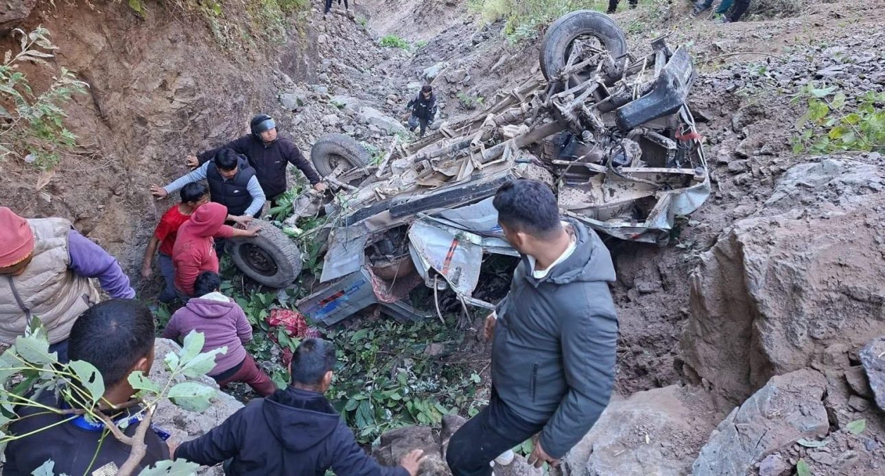 फोर्स गाडी दुर्घटना हुँदा ३ को मृत्यु ८ घाइते