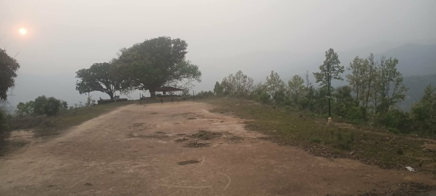 पर्यटक पर्खिरहेको माथागढीको पिपलडाँडा