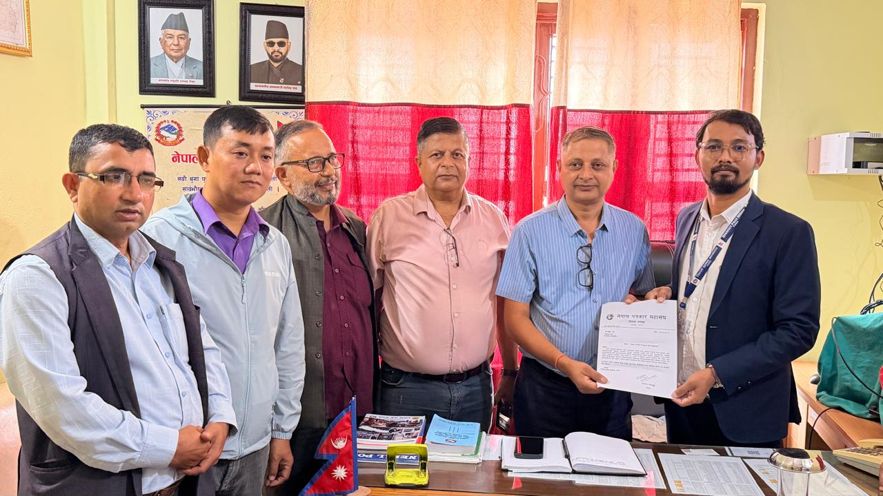 पाल्पाबाट विज्ञापन बोर्डलाई ज्ञापनपत्र